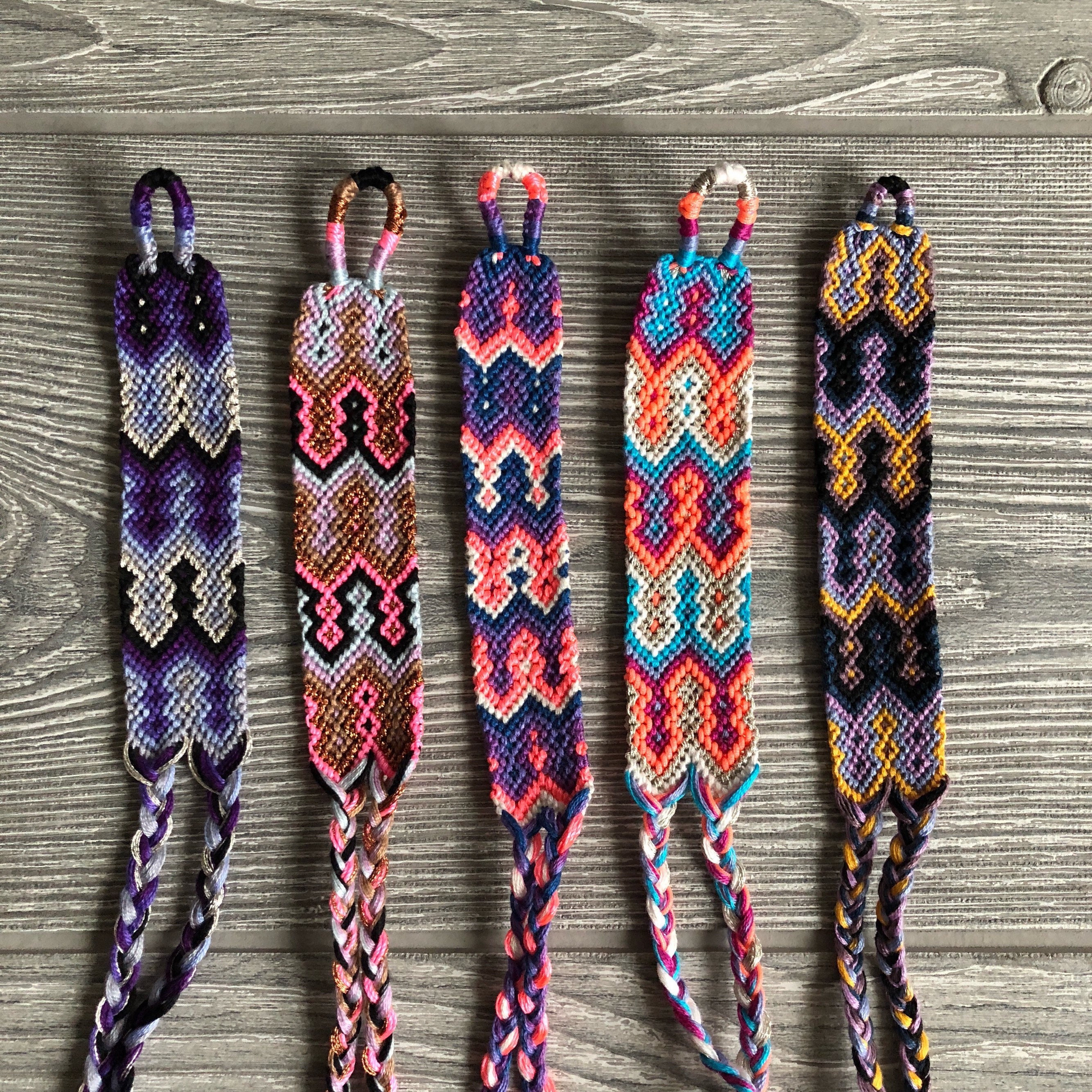 Set of 10 friendship bracelets - MORE COLORS