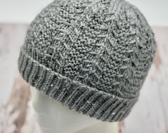 Climber Crest Cap | Knitting Pattern | Cables | Beginner