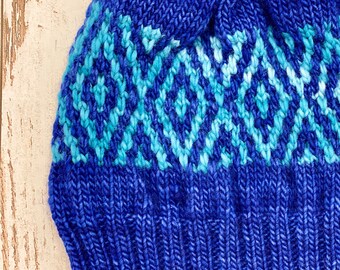 Sapphires in the Sky Beanie | Knitting Pattern | Colorwork | Slipped Stitches | Mosiac Pattern