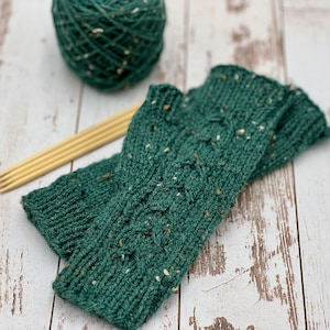 Twin Citites Mittens  | Knitting Pattern | Cables | Beginner | Quick Gift