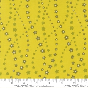 Flower Power Lazy Daisy Citrine Yardage 33716-25 by Maureen McCormick Sold in 1/2 Yard Increments