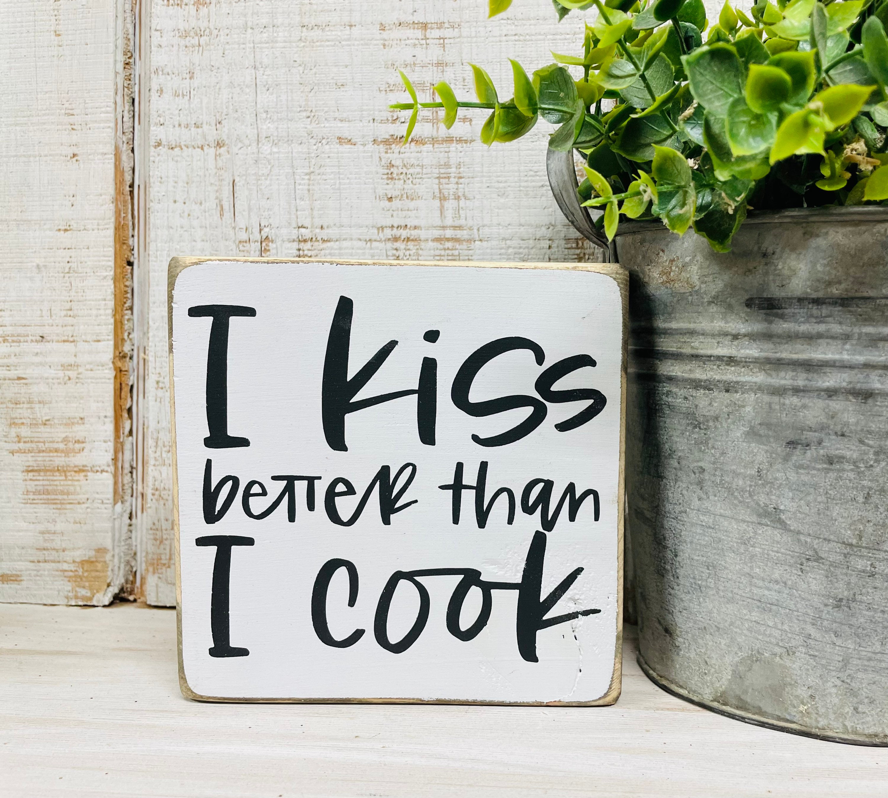 Targa In Metallo Vintage 30x20 Cm - Scritta Divertente 'I Kiss Better Than I Cook' Per Cucina E Bar