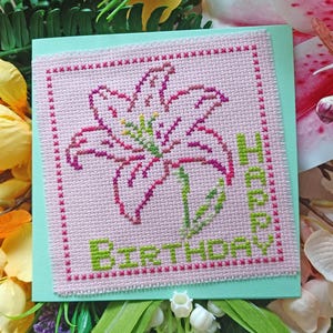 Joyeux anniversaire, fleur de lys, motif point de croix, carte, téléchargement PDF instantané, couture en X, Aida 14 carats, broderie, fil DMC, fabrication artisanale