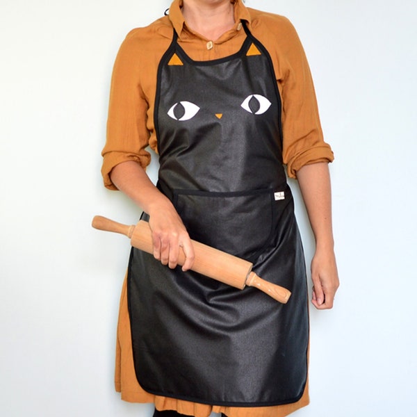 Tablier femme chat noir coton enduit imperméable - Tablier de cuisine fait main - Nez coeur jaune  - Poche - finition biais noir.