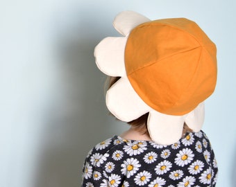 Chapeau enfant en forme de fleur - en coton jaune moutarde et blanc cassé - souple