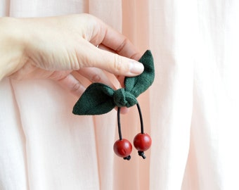 Lovely cherries brooch - Dark green linen leaves - wooden beads - Vintage style cheery jewel.