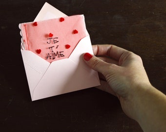 Carte de Saint-Valentin - Mot doux brodé sur tulle à coeur - avec petite enveloppe