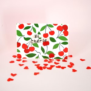 Cartolina del mio tesoro - 14,8 cm x 10,5 cm cartolina illustrata con ciliegie rosse con il messaggio Il mio tesoro scritto al centro.