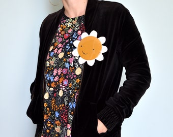 Giant daisy badge - Mustard Yellow smiley brooch - 13 cm diameter.