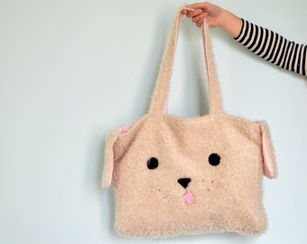 Large dog bag in off-white faux fur - Pink cotton lining - black leather nose.