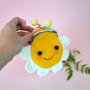 Flower-shaped coin purse click-clack closure yellow and white image 4