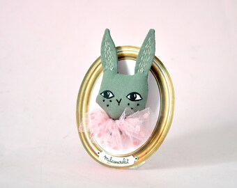 Broche tissus lapin gris et collerette - Broche animal brodé - Bijou lapin