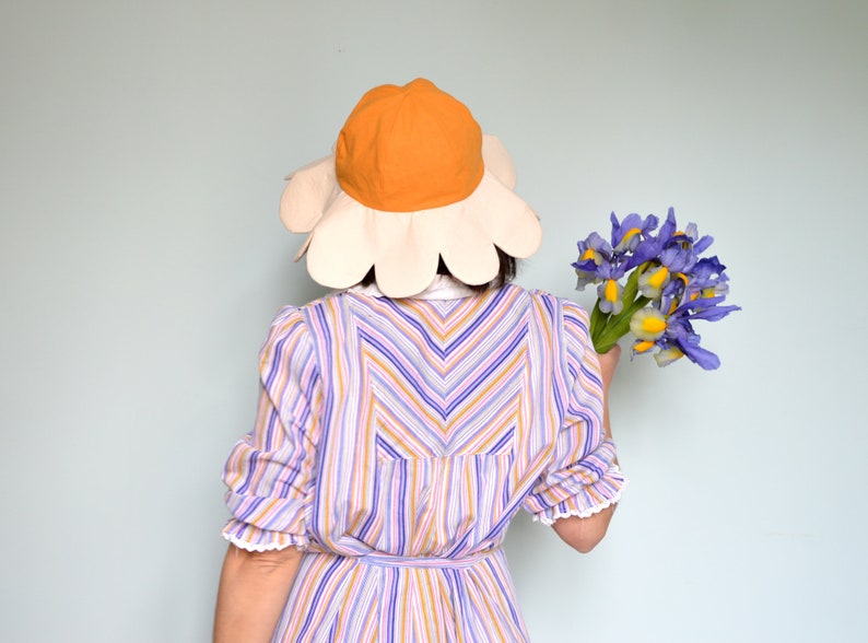 Flower-shaped hat mustard yellow and off-white cotton soft image 1