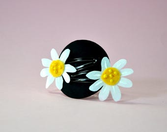 Pack of 2 daisies hair clip. Fabric flower hair accessories for girls.