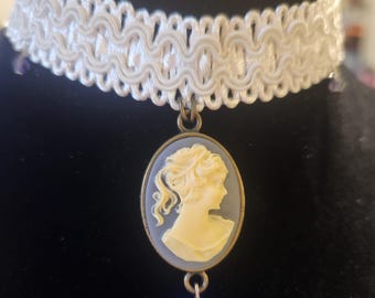 Cameo Lace Choker