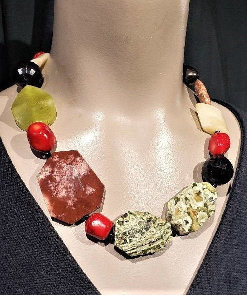 Chunky stone necklace deals