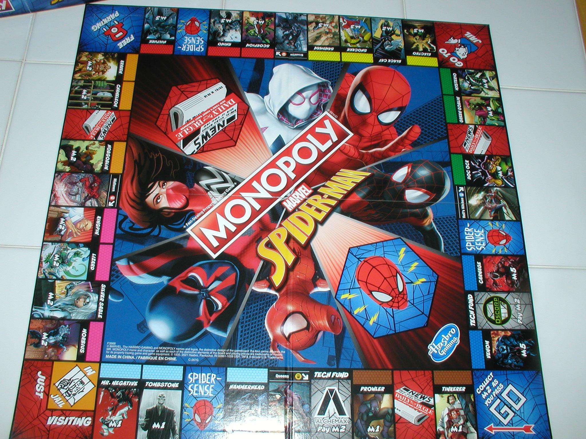 Monopoly SPIDER-MAN Edition Board Game - Complete, Never Played