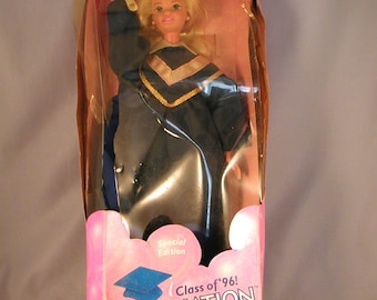 Barbie Class of 1996 Graduation Barbie Special Edition by Mattel 