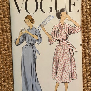 Vintage 1940s Vogue Sewing Pattern UNCUT!