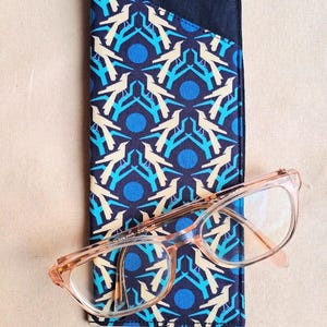 Glasses case, slip in design, Sunglasses pouch, Sunnies purse, Reading glasses case, Eyeglasses case, blue and white bird fabric, Handmade