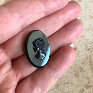1 stuk ca. 18 x 25 mm vintage edelsteen camee edelsteen glazen camee cabochon (nr. 14) zwarte camee vrouwenhoofd vrouwenhoofd links