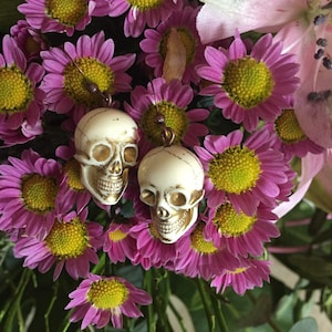 Skull earrings resin jewelry gift in beige gold bronze