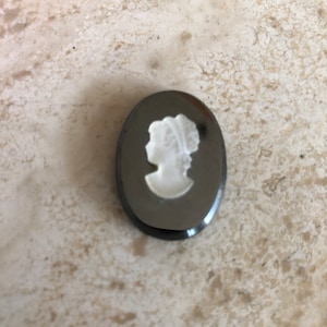 1 stuk ca. 18 x 25 mm vintage edelsteencamee edelsteen glascamee cabochon (nr. 12) zwart wit mat camee vrouwenhoofd vrouwenhoofd links