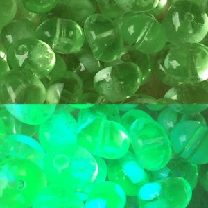 50 pcs. Nuggets Spacers Glass Beads 6 x 8 mm Beads light green transparent Uranium Glass Phosphors Phosphorus uranium glass Uranium UV Beads Blacklight