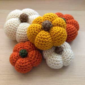 Amigurumi Pumpkins - Pack of 5 - Made to Order - Halloween - Fall - Autumn - Decoration