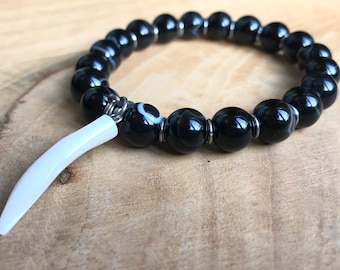 Schwarzes Achatarmband mit Hornanhänger