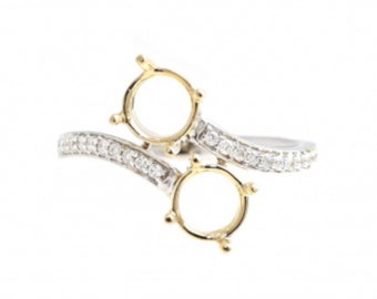 Ring semi-gemonteerd rond 6 mm 14 kt dubbelkleurig (wit/geel) goud met diamantaccenten, diamanten ring met twee middelste stenen, bypass-ring dames (42690)