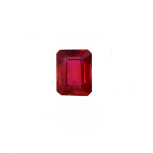 Puede incluir: Una piedra preciosa de color rojo intenso de talla esmeralda.