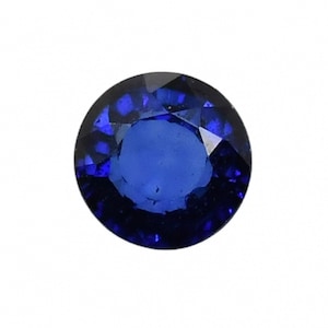 以下が含まれることがあります： ファセットカットされた丸い濃い青色のサファイア宝石