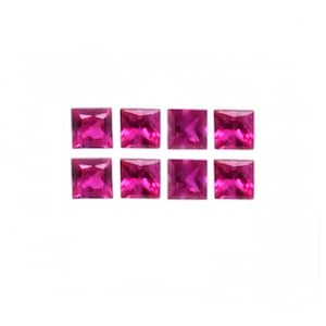 Può includere: Otto gemme rosa vivaci, taglio quadrato, disposte in due file da quattro. Le gemme hanno una superficie lucida e sono su uno sfondo bianco. Queste gemme potrebbero essere utilizzate per la creazione di gioielli o altri lavori artigianali.