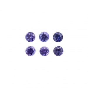 Peut inclure: Six pierres précieuses rondes de couleur violette avec une taille facetée. Les pierres précieuses sont disposées en deux rangées de trois.