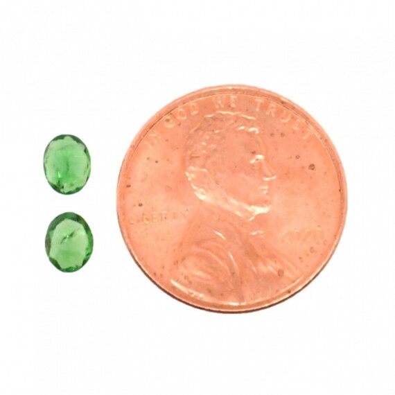 ツァボライトガーネット オーバル 5 x 4 mm 約0.7カラット ペア ツァボライトガーネット オーバル 5 x 4 mm 約0.7カラット ペア