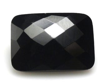 Schwarzer Spinell, länglicher Kissenschliff, 14 x 10 mm, 7 Karat, facettierter Schachbrettschliff (3014)