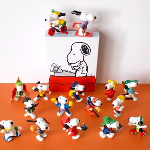 Vintage Snoopy PVC Figurine: United Feature Hong Kong, 1958-66