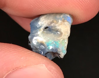 Lightning Ridge Australia Opal Rough with Play of Color / AO3311