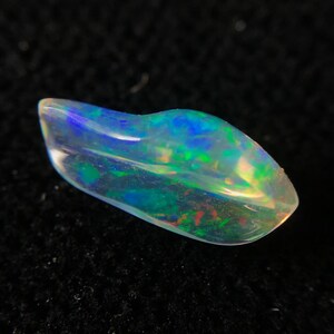 Mexican Opal Hand Carved Freeform with Bright Play of Color / Fire Opal / Jelly Opal / Water Opal / 0.97ct / MO3036