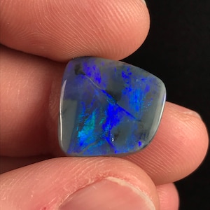 Lightning Ridge Australian Black Opal / Bright Color / 8.14ct / AO2944