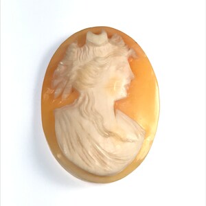 Vintage hand-carved shell Cameo / CA3261