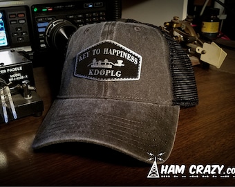 Gorra con parche de piel con distintivo de Key to Happiness