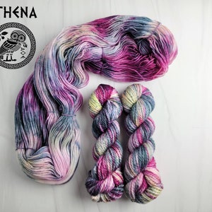 Athena - Hilo teñido a mano - encaje fingering sport dk wooled aran o peso voluminoso - diosa griega burdeos rosa amarillo gris azul moteado