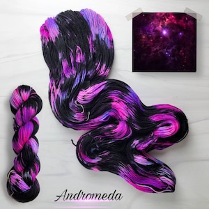 Andromeda - Fil teint à la main - dentelle doigté sport dk peigné aran ou poids volumineux - déesse grecque chaude Fuchsia rose magenta violet noir