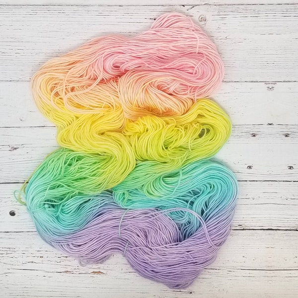 Pastel Rainbow - Fil panaché teint à la main - doigté au poids peigné choisissez votre base