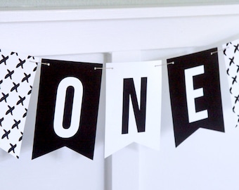 Printable monochrome high chair banner - One - Pennant banner - Monochromatic party - Black and white - First birthday - Customizable