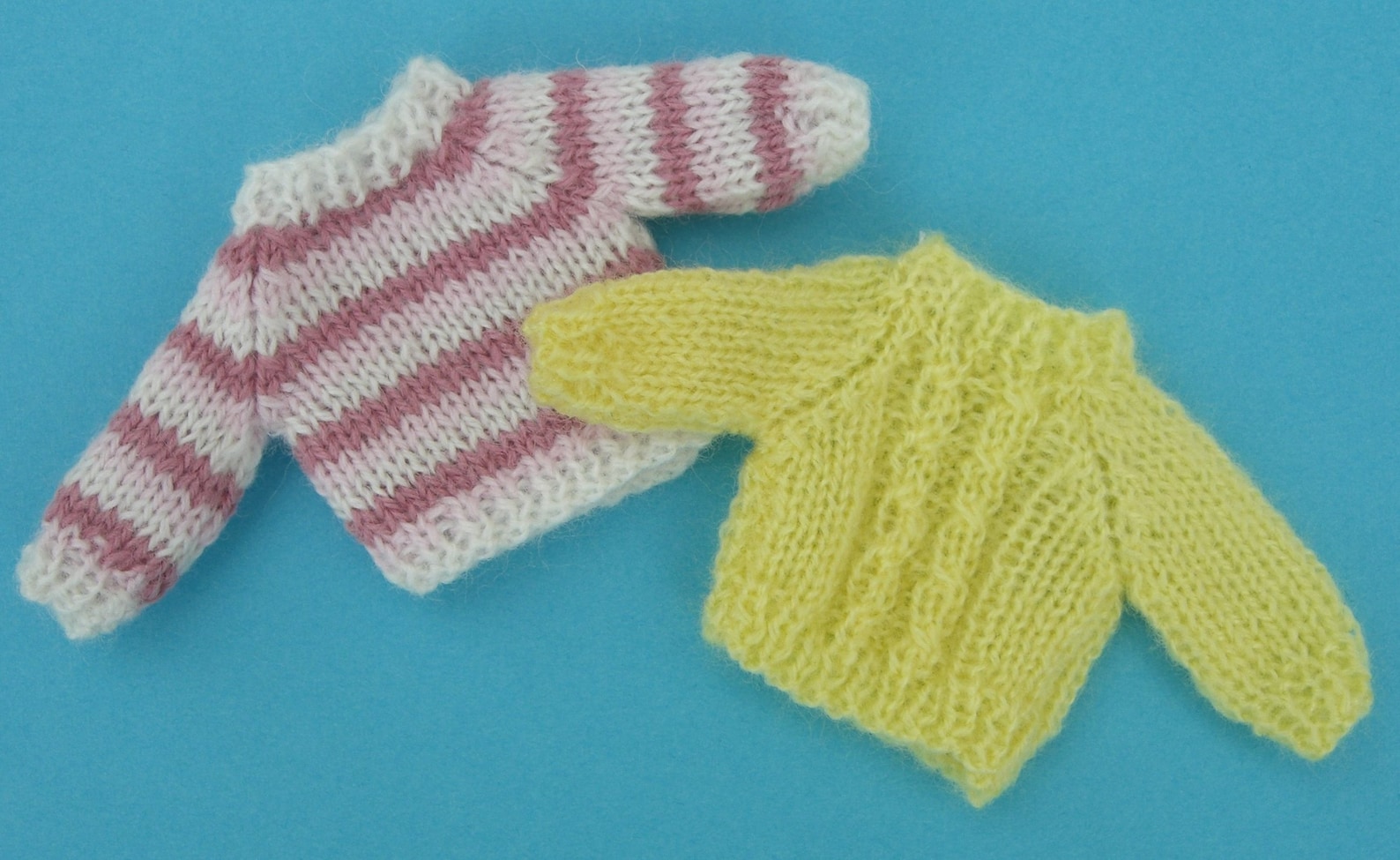 Easy to Knit Miniature Knitting Patterns for the Dolls House by Helen