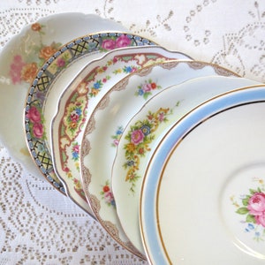 Set of 6 Mismatched Vintage Plates. China Floral Saucers Mix Match, Shabby Chic Bridal Shower. Tea Party Favors. Alice in Wonderland Decor
