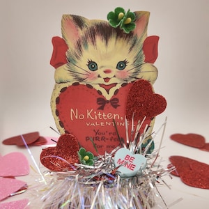 Vintage Style Valentine Decoration - Retro Kitschy Decor Kitty Cat Kitten Cake Topper - Tart Tin Table Decor -Kitsch Decorations Gift Idea